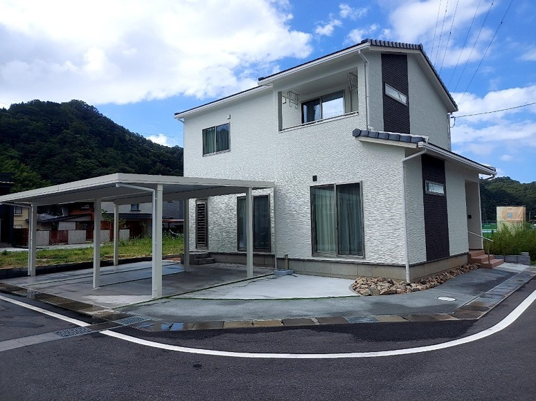 鳥取市・M様邸 隅切り角地の個性を生かしたアーチのスリットがおしゃれ^^☆ | 施工事例 | 島根県松江市の外構・エクステリアならコアライフガーデン