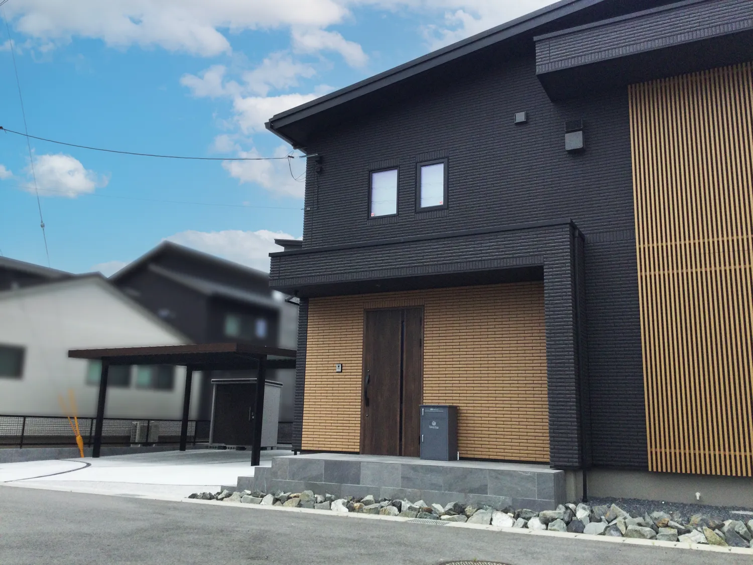 松江市・M様邸　キャンバスに弧を描くような土間のあるお庭