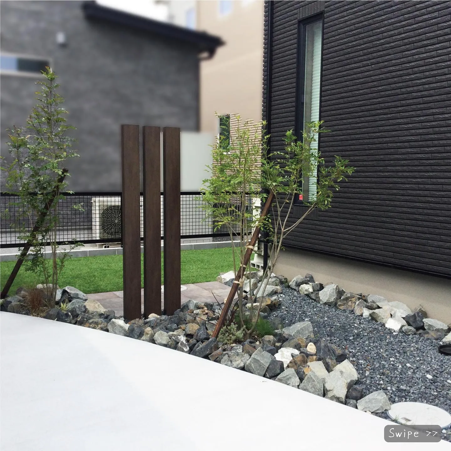 アプローチでひときわ目を引くのは、