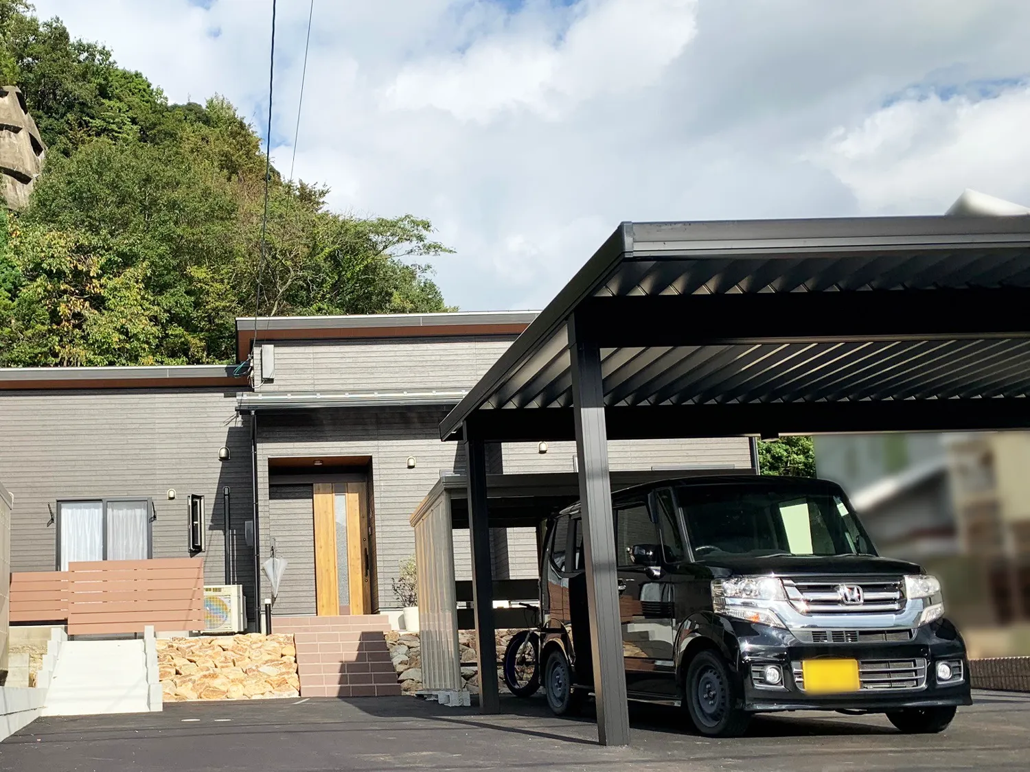 鳥取市・O様邸　立体感が魅力の重厚なエクステリア