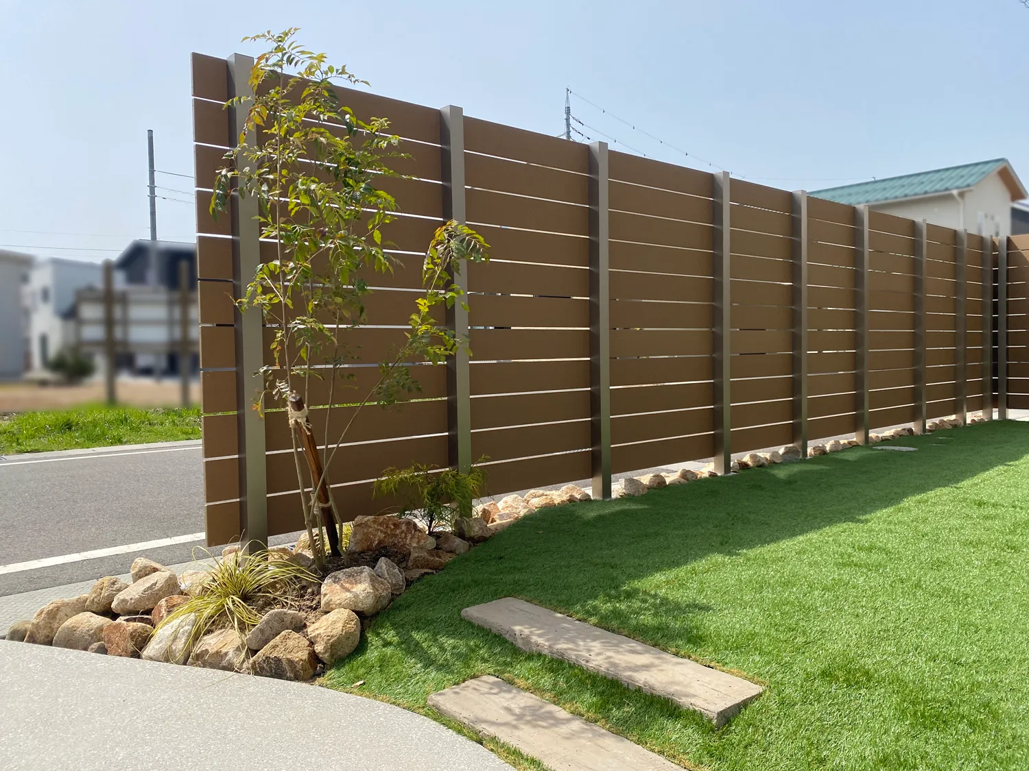 エクステリアに最適な常緑樹でおしゃれな庭を実現する選び方と手入れのポイント